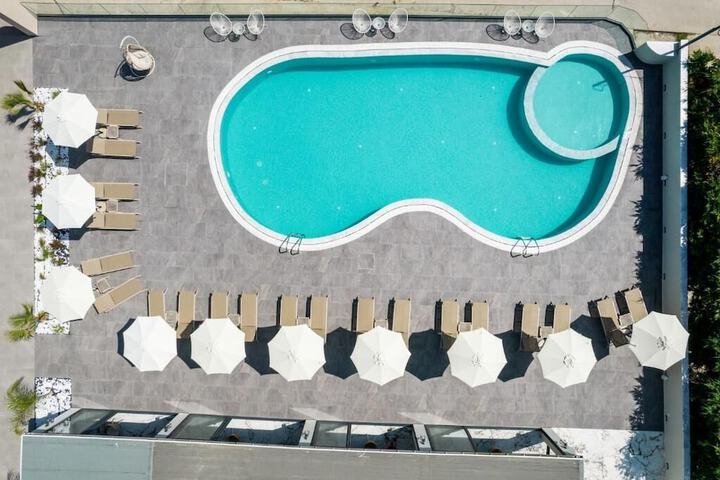 Pool 14 of 19