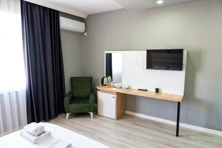 Room 8 of 13