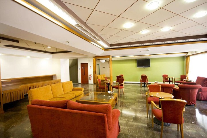 Entrance & Lobby