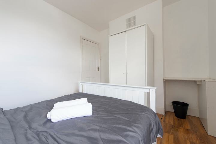 Room 10 of 37