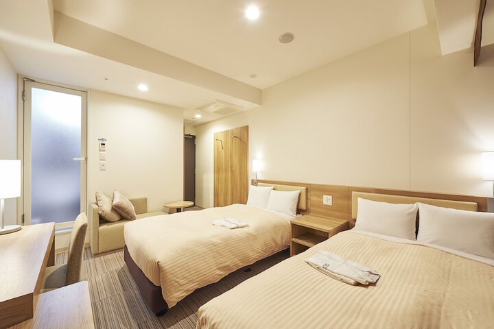 Room 8 of 25