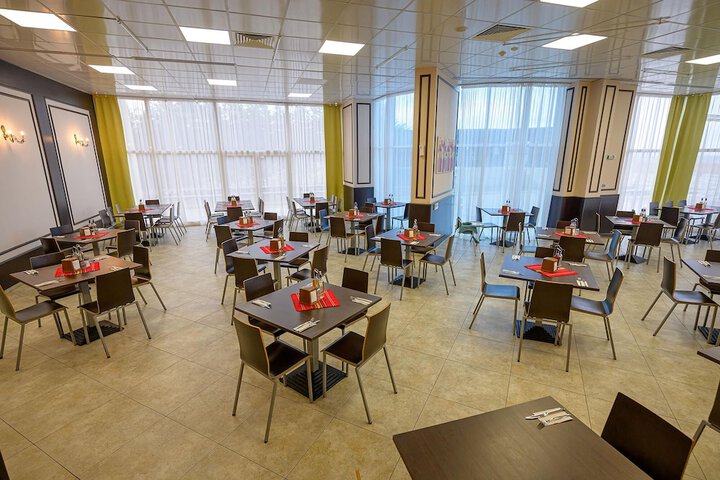 Dining 54 of 76