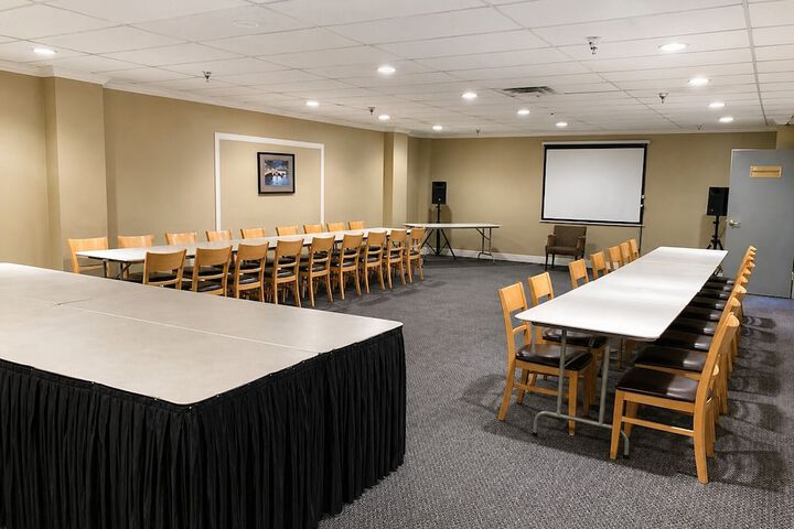 Business Center 28 of 29