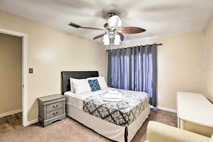 Room 5 of 16