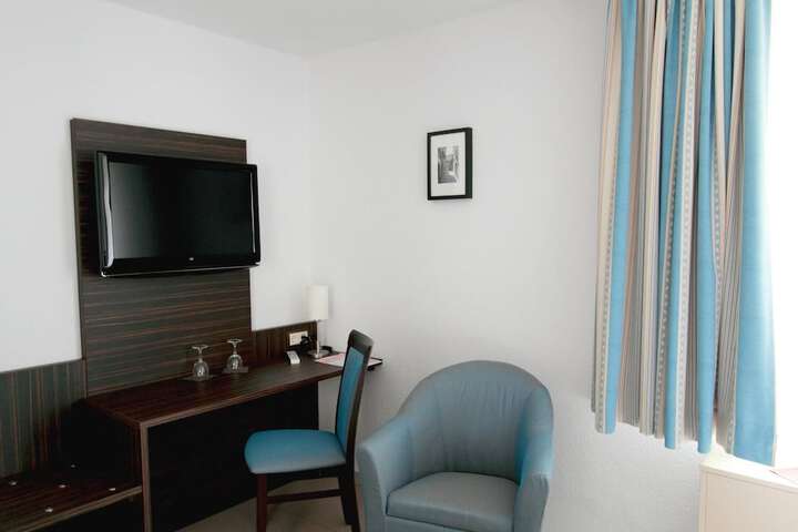 Room 10 of 23