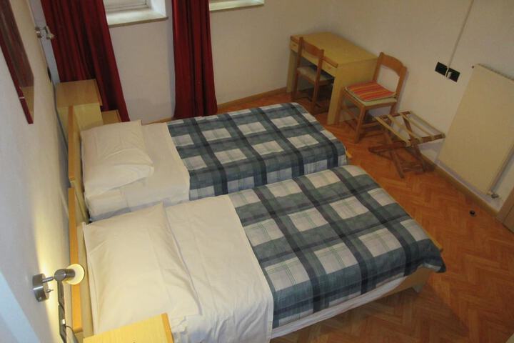 Room 25 of 61