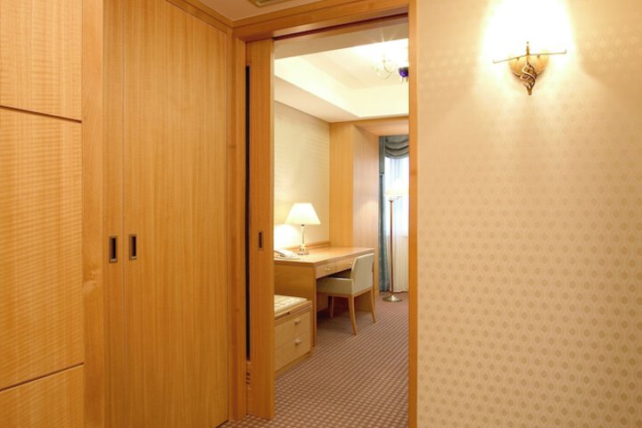 Room 28 of 69