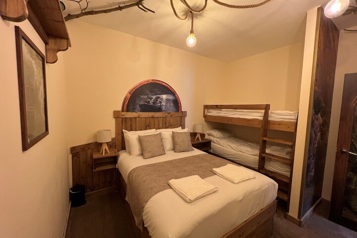 Room 31 of 83