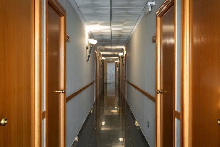 Ballroom/Hall 35 of 40