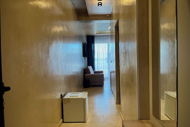 Room 25 of 58