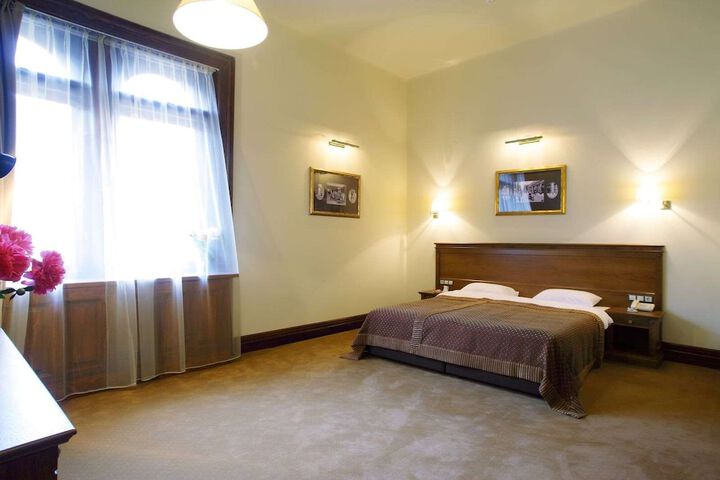 Room 30 of 50