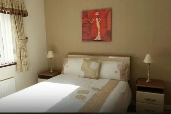 Room 3 of 6