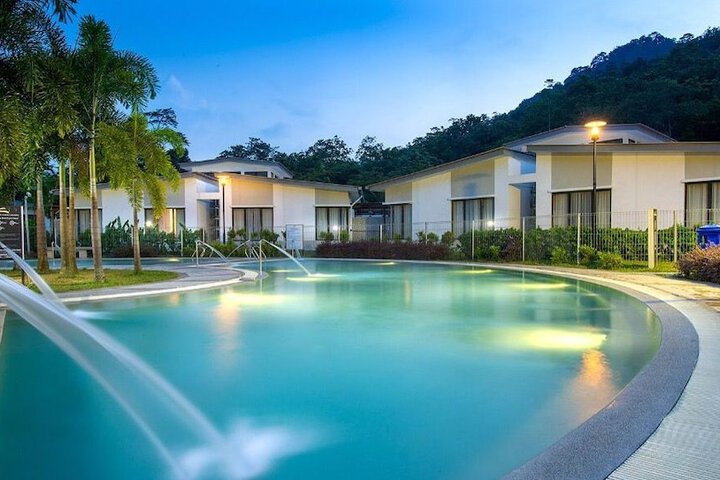 Hotel with Pool