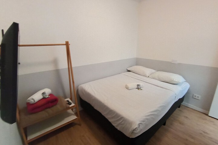 Room 8 of 118