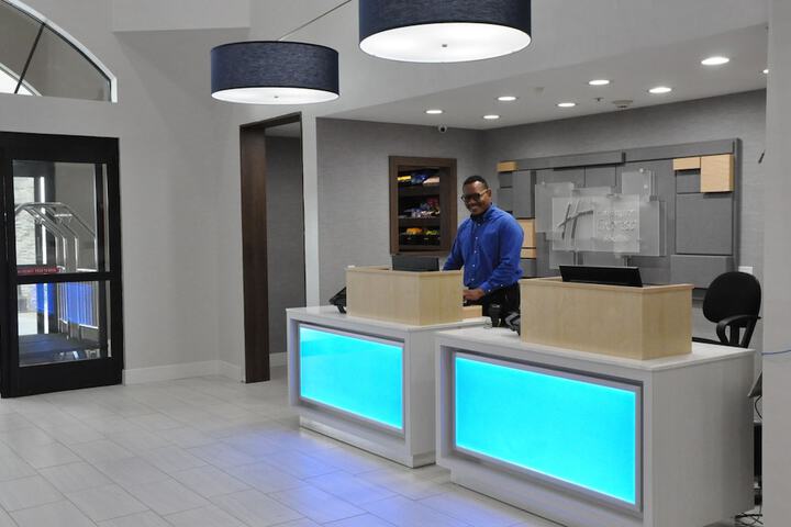 Check-in/check-out kiosk