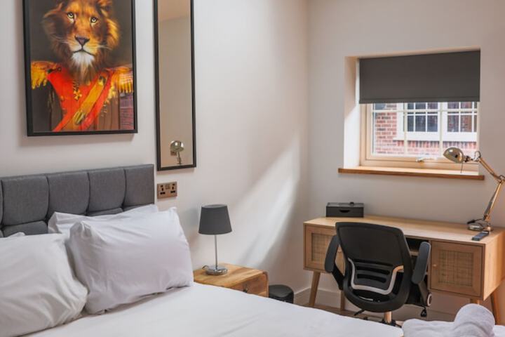 Room 8 of 33