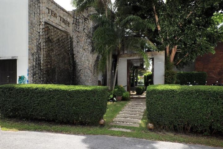 Hotel Exterior 44 of 52