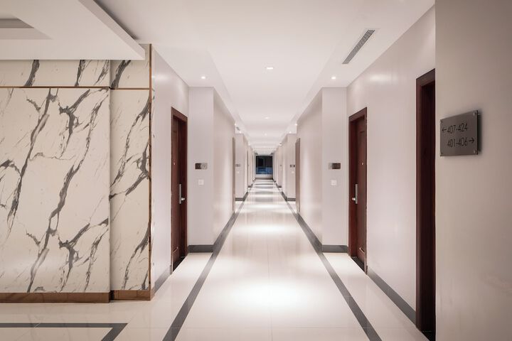 Ballroom/Hall 37 of 46