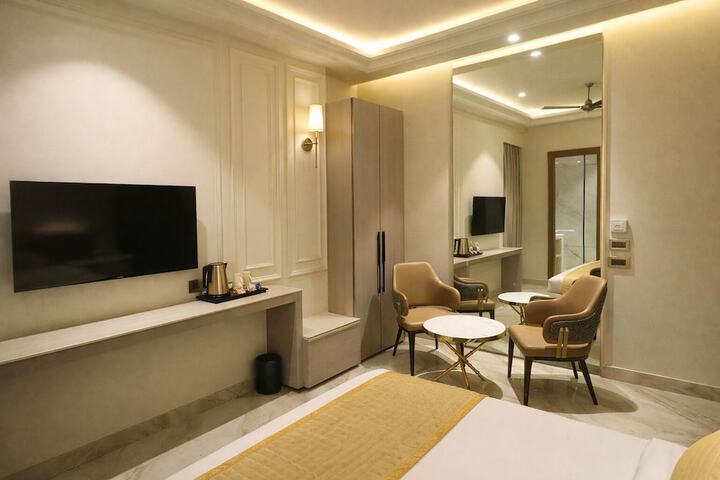 Room 13 of 61