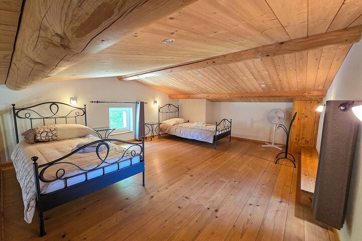 Room 8 of 42