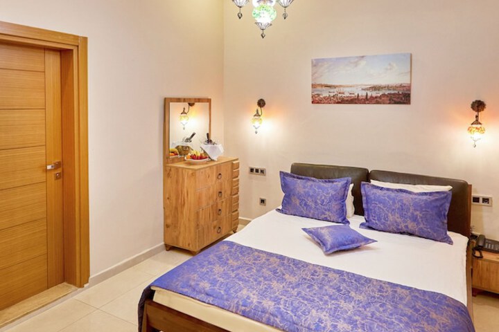 Room 20 of 198