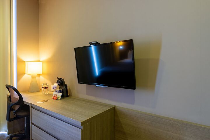Room 43 of 100