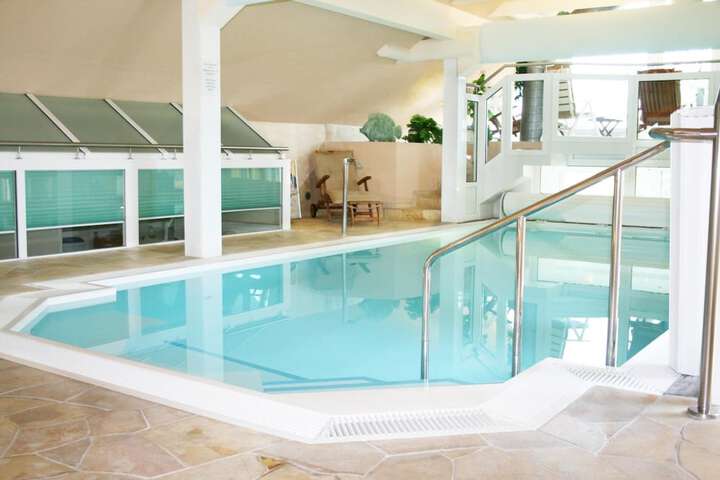 Hotel Pool