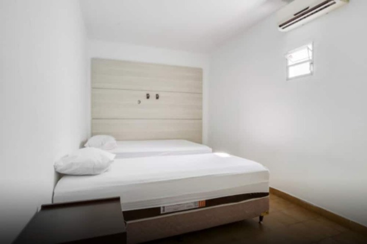 Room 10 of 20