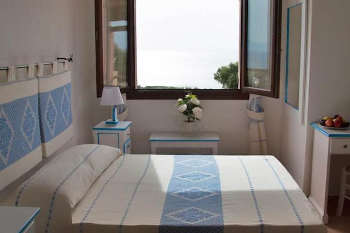 Room 6 of 32