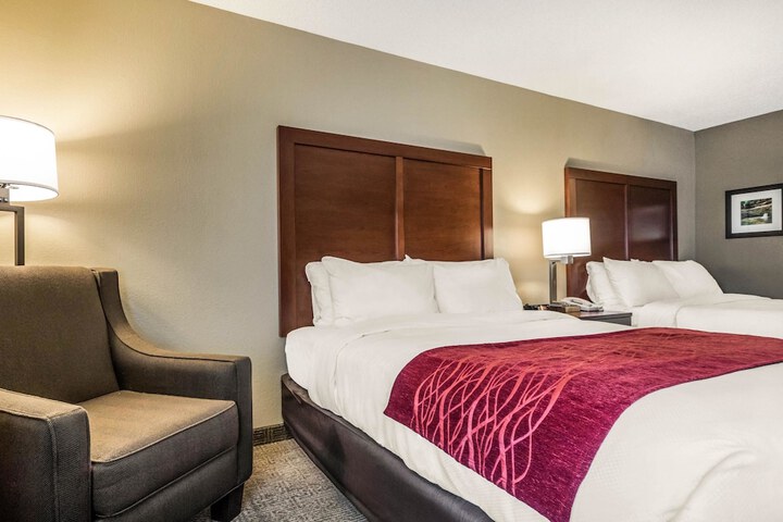 2 Queen Beds (2 of 11)