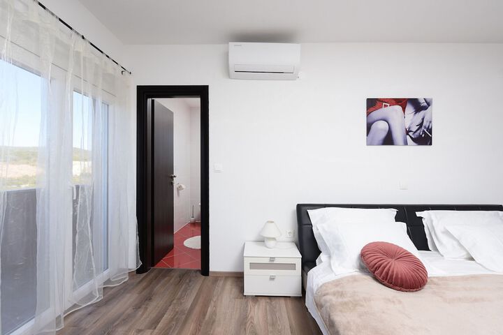 Room 7 of 47