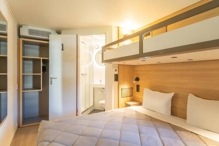 Room 15 of 27