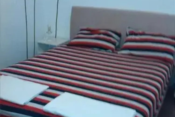 Room 7 of 10