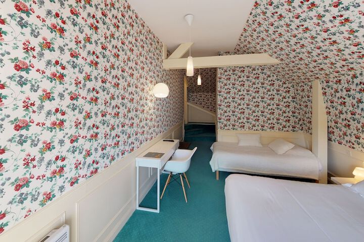 Room 10 of 34