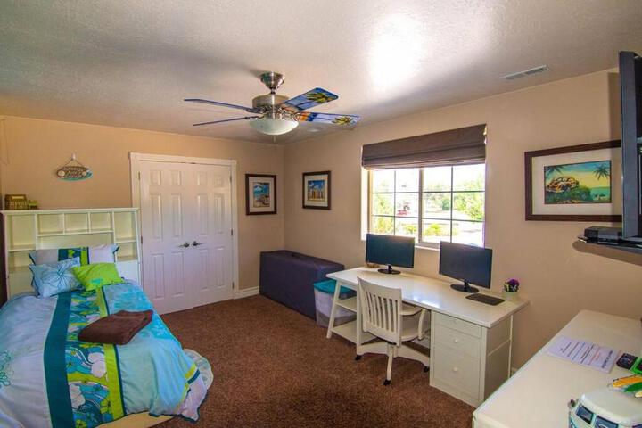 Tacit Shadow Resort Paradise Deluxe Suite Gym, Coffee Bar, Hot-Tub, Free Laundry, Food Available