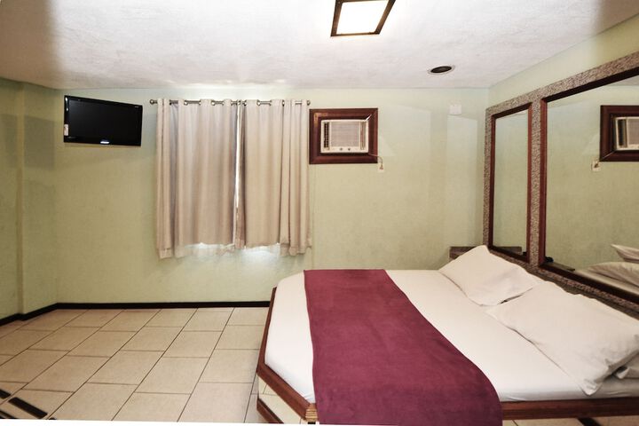 Room 12 of 25