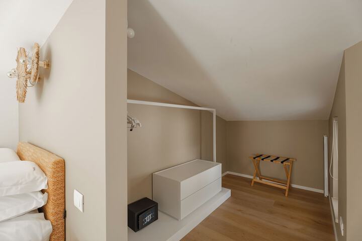 Room 10 of 182