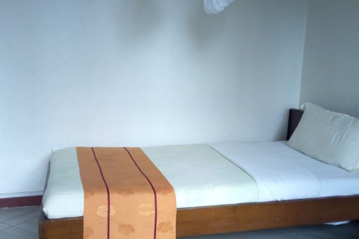Room 7 of 10