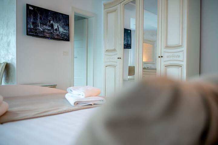 Room 42 of 103