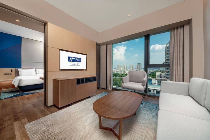 Room 36 of 102