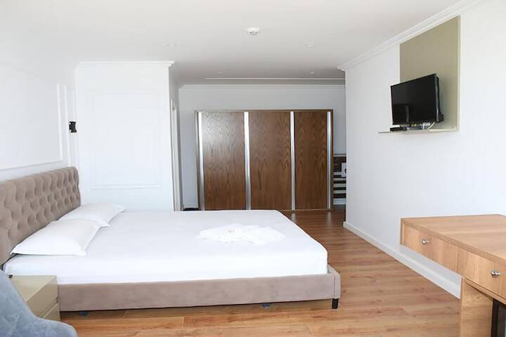 Room 21 of 37