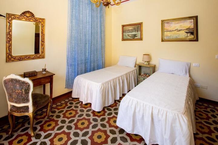 Room 2 of 21