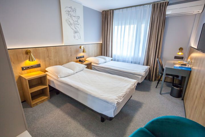 Room 12 of 44