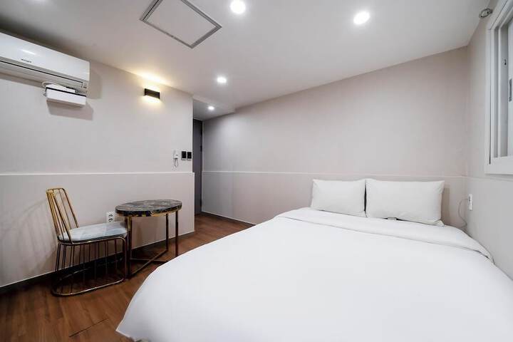 Room 3 of 6