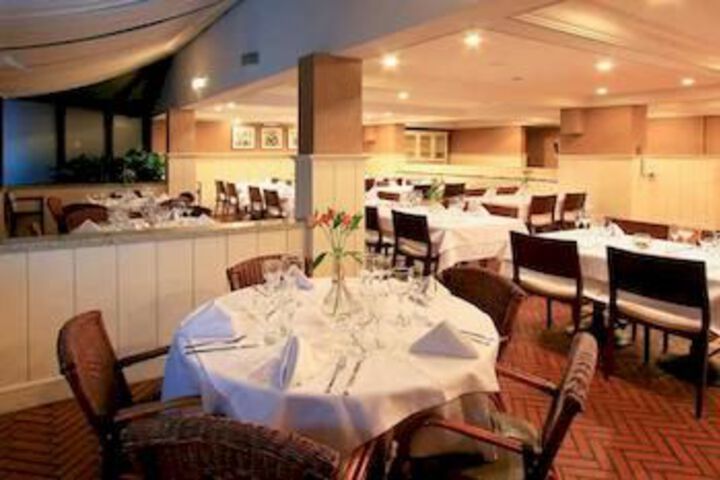 Dining 75 of 79