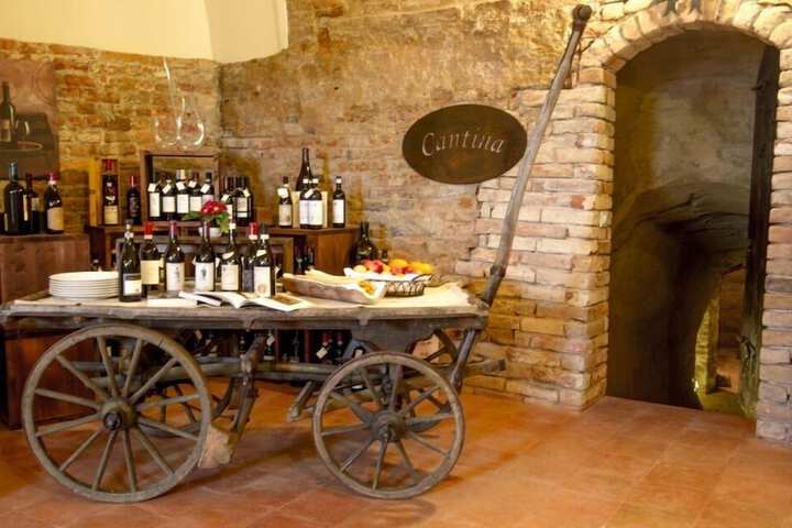 Lounge 18 of 62