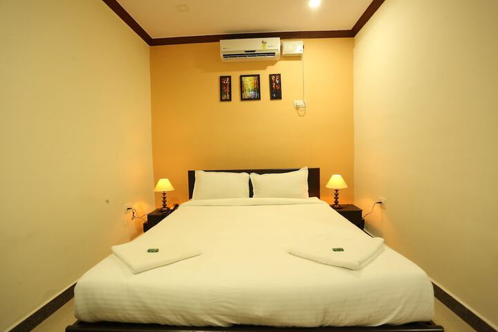 Room 11 of 32