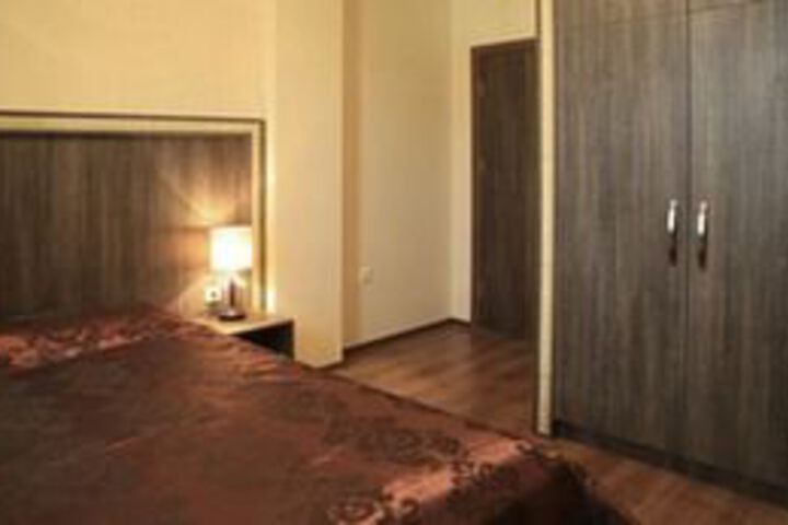 Room 13 of 28