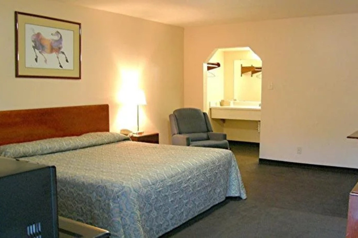 Room 2 of 8