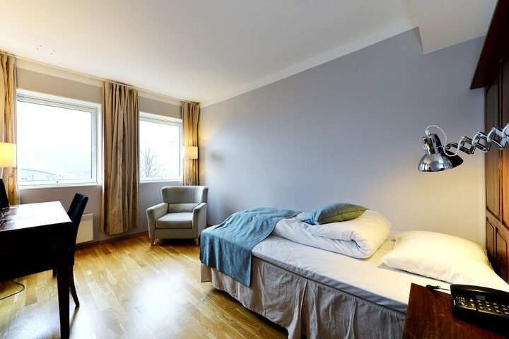 Room 3 of 94